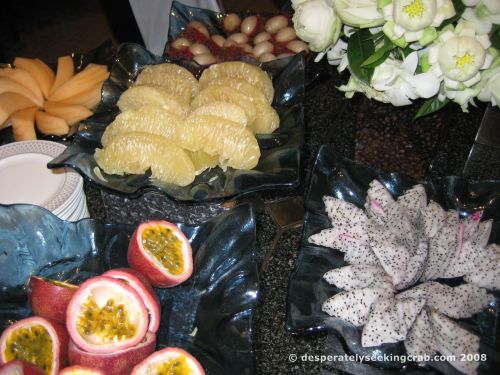Tropical fruit with the savoury buffet